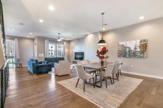 Two-level Spacious Villas with Amenities - New Orleans - 0