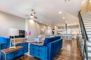 Private Living Villa Near City Hot Spots - New Orleans - 1