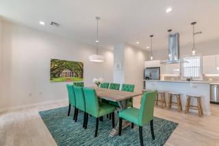New Construction Townhouse Near City Hot Spots - 6