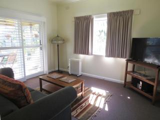 Lakes Entrance Waterfront Cottages with King Beds - Lakes Entrance - 5