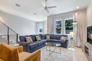 Amazing New Construction Villa with Balconies - New Orleans - 3