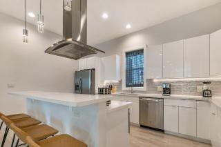 Stunning Living Near City Attractions - 4