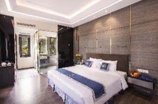 Beachfront Hotel - 4