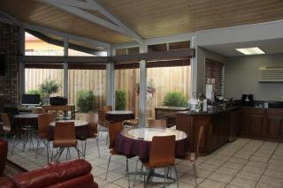 Clarion Pointe Mount Vernon - Burlington - 4