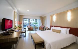 Sawaddi Patong Resort & Spa by Tolani - 6