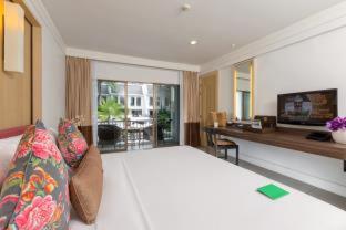 Sawaddi Patong Resort & Spa by Tolani - 5