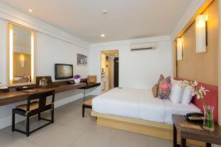 Sawaddi Patong Resort & Spa by Tolani - 3