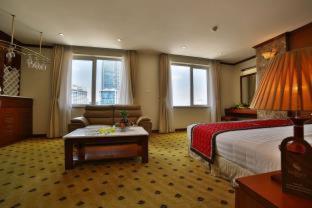 Sunny Hotel 1 - 6