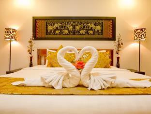 Sinsuvarn Airport Suite Hotel - 1