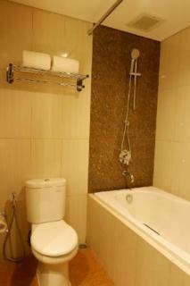 The New Atrium Hotel Yogyakarta - 4