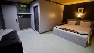 The Little Moon Residence - 7