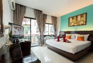 PJ Patong Resortel - Patong Beach - 1