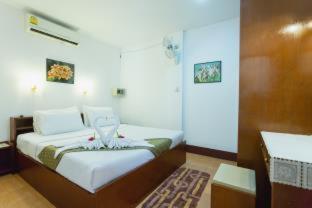 Rabbit Mansion Patong Hotel - 9