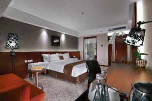 The Alana Yogyakarta Hotel and Convention Center - 8
