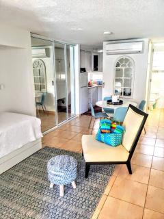 KASA Ocean Breeze BEACHFRONT CONDO POOL - 9