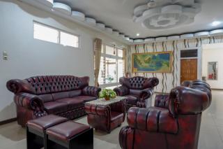 RedDoorz Plus Syariah at Alam Raya Hotel - Palu - 8