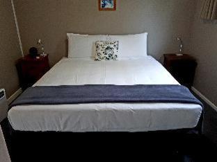 Edgewater Motel - 1