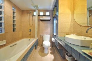 Woraburi Phuket Resort & Spa - SHA Plus - Strand Karon - 6
