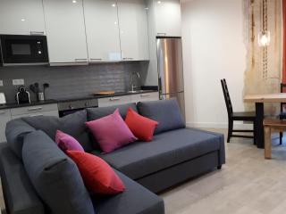 Beautiful Apartment on Las Ramblas with Port views - 1