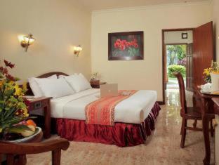 Inna Tretes Hotel & Resort - Prigen - 1