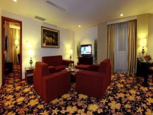 Rocky Plaza Hotel Padang - 4
