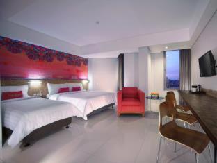 Aston Inn Pantai Losari Makassar - Makassar - 9