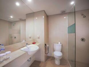 Aston Inn Pantai Losari Makassar - Makassar - 7