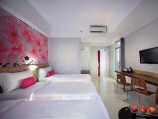 Aston Inn Pantai Losari Makassar - 1