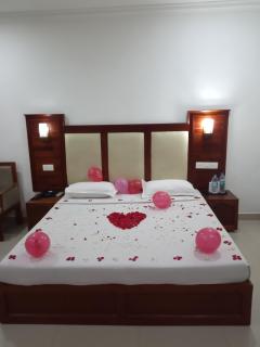 Hotel Sandra Palace - Thekkady - 3
