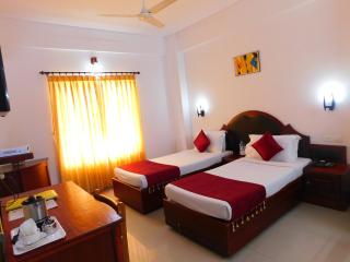 Hotel Sandra Palace - Thekkady - 4