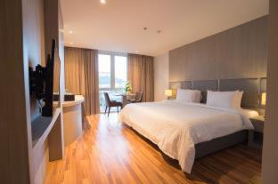 New Season Square Hotel - 3