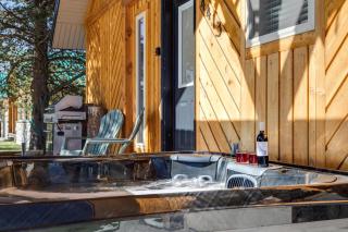 Huckleberry Hollow by KABINO Hot Tub FirePit PS2 Satellite Grill WiFi Golf Course - Island Park - 8