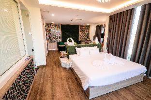 Lake View Hotel - 5