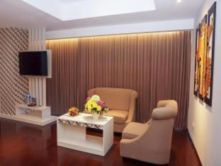 Platinum Adisucipto Hotel & Conference Center - Yogyakarta - 7