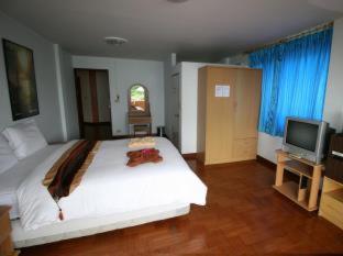 Beachfront Hotel Cha Am - 6