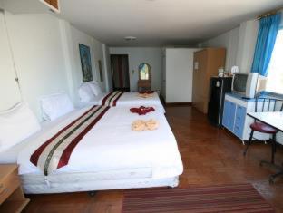 Beachfront Hotel Cha Am - 3