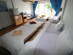 Beachfront Hotel Cha Am - 2