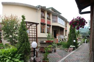 Rayske Yabloko - Lviv - 0