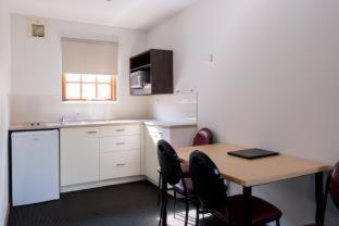 Bay Hotel Apartments - Hobart - 4