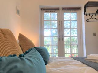 Seaside Cottage with Parking - Worthing - 9