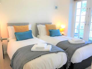 Seaside Cottage with Parking - Worthing - 4