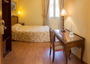 Hotel Reina Cristina - 4