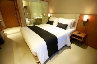 Yellow Star Ambarukmo Hotel - Yogyakarta - 9