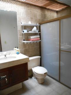 Habitación amplia cerca de Andares - 4