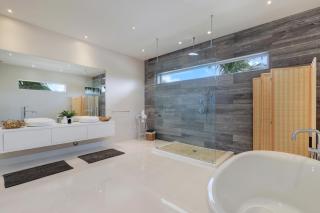 Luxurious Beach Retreat w Heated PoolBasketball - Hollywood - 6