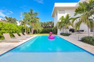 Luxurious Beach Retreat w Heated PoolBasketball - Hollywood - 9