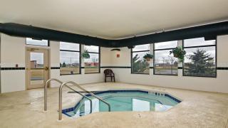 Holiday Inn Express Hotel & Suites Fort Atkinson by IHG - 6