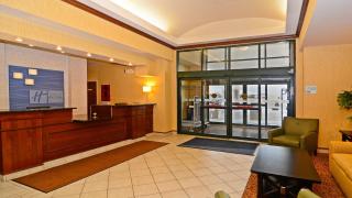 Holiday Inn Express Hotel & Suites Fort Atkinson by IHG - Fort Atkinson - 7