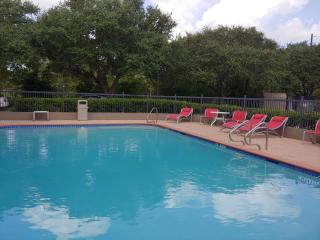 Holiday Inn Express Hotel & Suites Columbus by IHG - 1