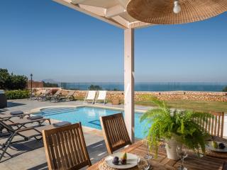 Anemolia Seaview Villa, Private Pool & Lush Garden, By ThinkVilla - Gerani - 9